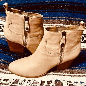 Nurture by Lamaze Cream Ankle Boots with Side Zipper and Pointed Toe